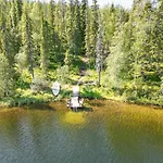 Kotokuusi 1 - Luonnon Keskellae, Sisaeltaeae Siivouksen Ja Wifin Ruka