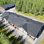 Kotokuusi 1 - Luonnon Keskellae, Sisaeltaeae Siivouksen Ja Wifin Appartamento Ruka