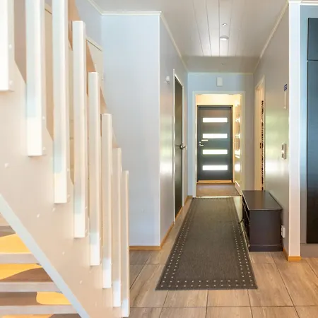 Kotokuusi 1 - Luonnon Keskellae, Sisaeltaeae Siivouksen Ja Wifin Ruka