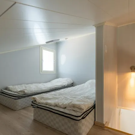 Kotokuusi 1 - Luonnon Keskellae, Sisaeltaeae Siivouksen Ja Wifin *