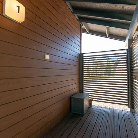 Kotokuusi 1 - Luonnon Keskellae, Sisaeltaeae Siivouksen Ja Wifin