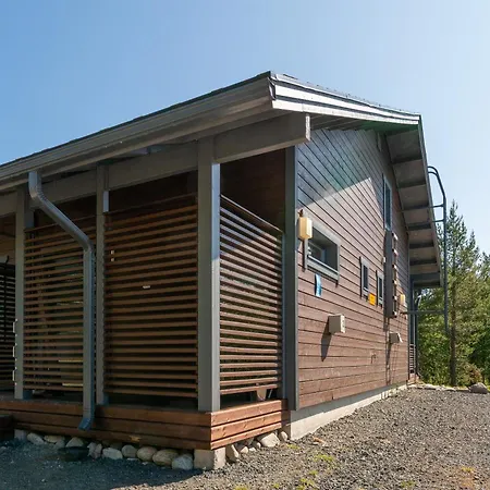 Kotokuusi 1 - Luonnon Keskellae, Sisaeltaeae Siivouksen Ja Wifin