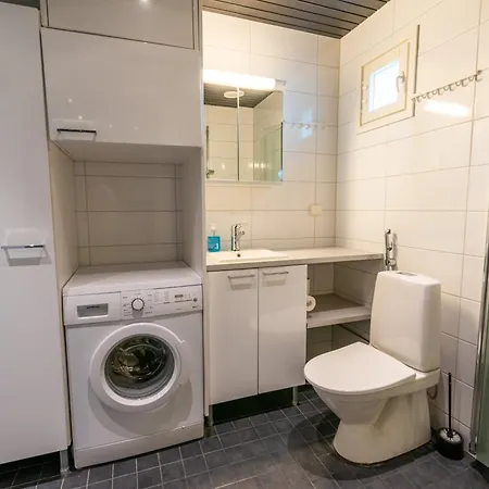 Kotokuusi 1 - Luonnon Keskellae, Sisaeltaeae Siivouksen Ja Wifin Ruka