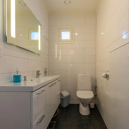 Kotokuusi 1 - Luonnon Keskellae, Sisaeltaeae Siivouksen Ja Wifin * Ruka