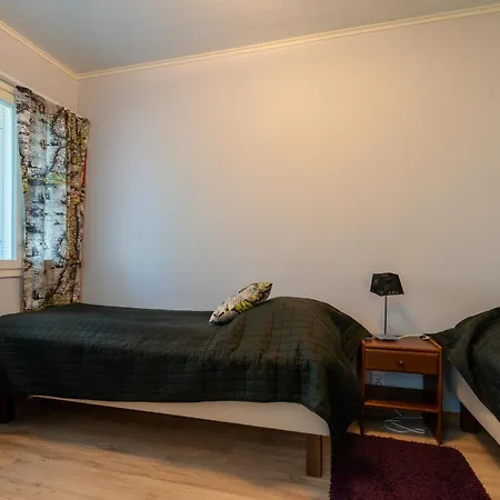 Kotokuusi 1 - Luonnon Keskellae, Sisaeltaeae Siivouksen Ja Wifin Ruka