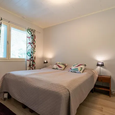 Kotokuusi 1 - Luonnon Keskellae, Sisaeltaeae Siivouksen Ja Wifin Apartmán