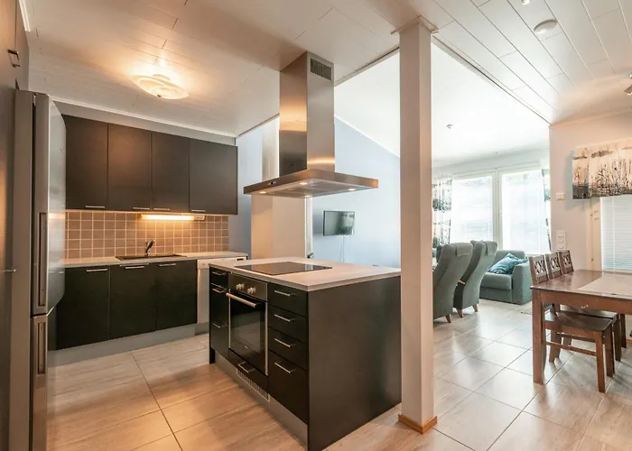 Kotokuusi 1 - Luonnon Keskellae, Sisaeltaeae Siivouksen Ja Wifin 公寓 鲁卡