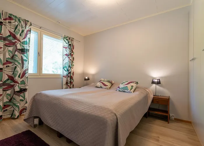 Kotokuusi 1 - Luonnon Keskellae, Sisaeltaeae Siivouksen Ja Wifin 公寓